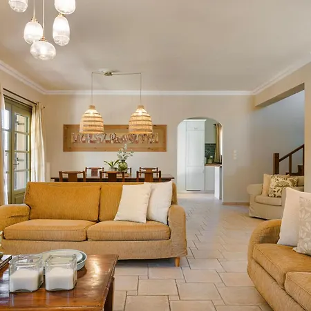 Oleanna - Elena Villa Svoronata