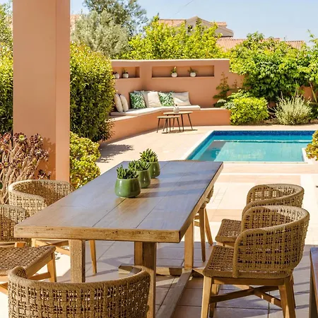 Oleanna - Elena Villa Svoronata